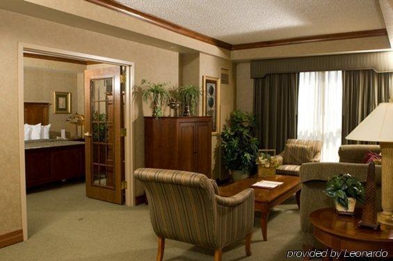 Hotel Topeka At City Center Oda fotoğraf